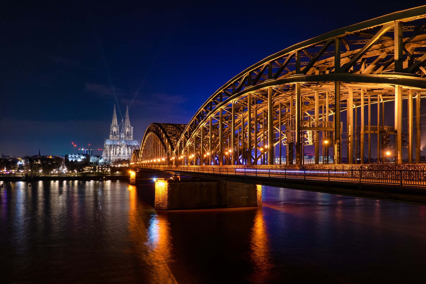  Hohenzollernbrücke und Kölner Dom 1