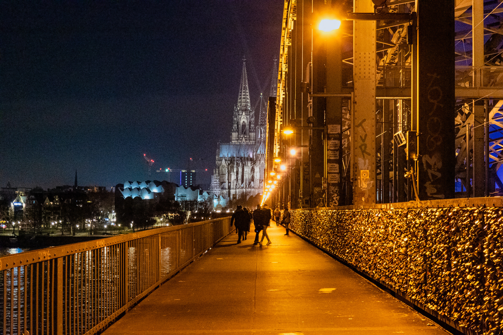  Hohenzollernbrücke und Kölner Dom 3