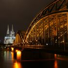 Hohenzollernbrücke und Kölner Dom bei Nacht