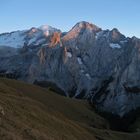 Hoher Gipfel mit Hütte und dem Weichspühler