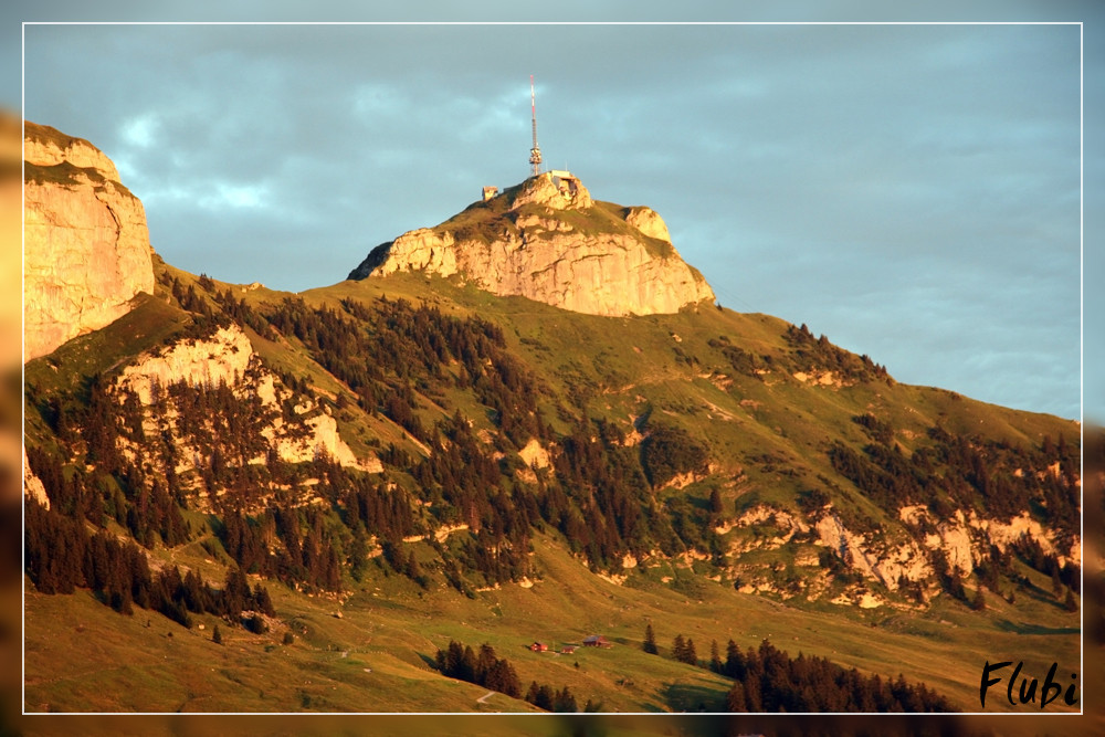 Hoher Kasten ( Appenzellerland Schweiz ) in der Abenddämmerung