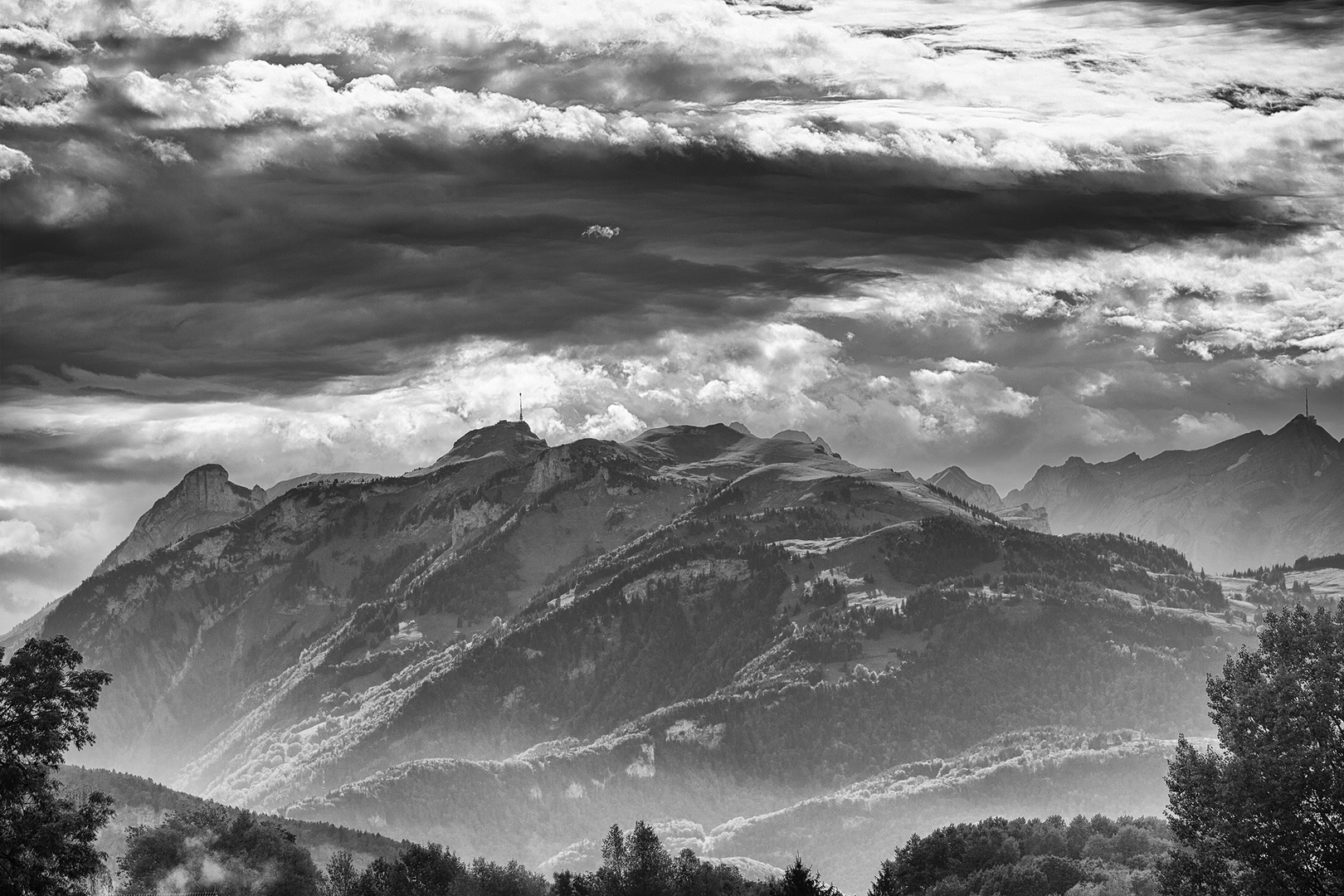 Hoher Kasten - rechts im Bild der Säntis