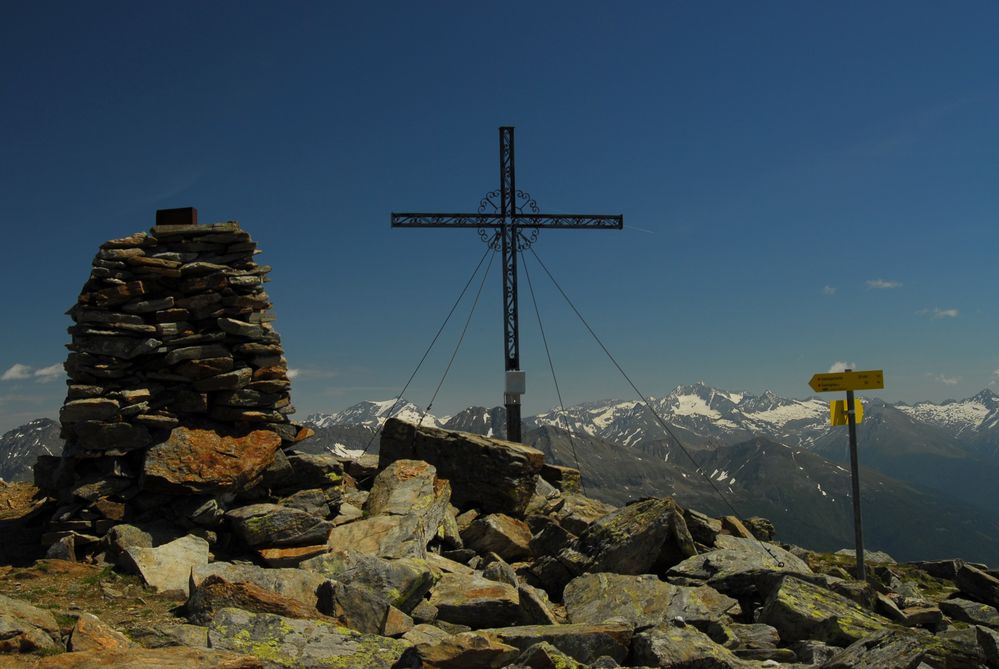 Hoher Sadnig, am Gipfelkreuz Foto & Bild landschaft, berge, gipfel