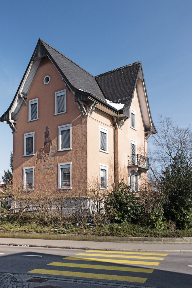 Hohes Haus im Dorf