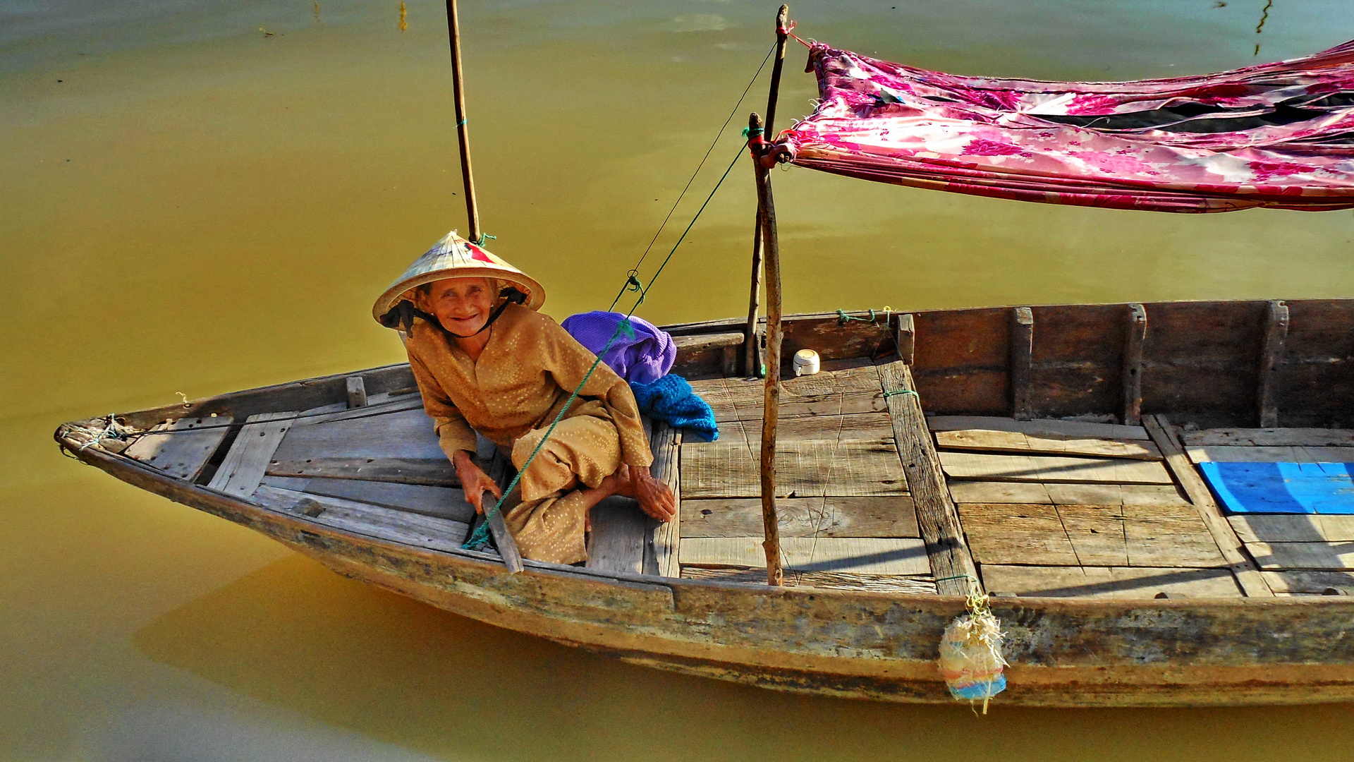 Hoi An am Song Thu Bon River 