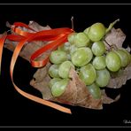 Hoja con uvas.