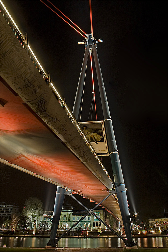 Holbeinsteg in FFM bei Nacht