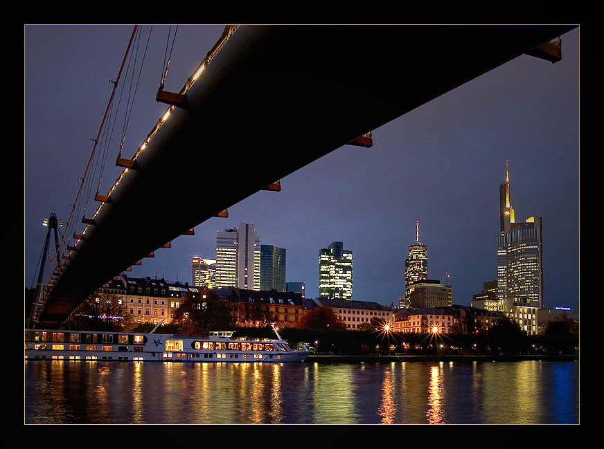 Holbeinsteg und Skyline