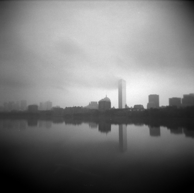 Holga trifft die Boston Skyline im Nebel