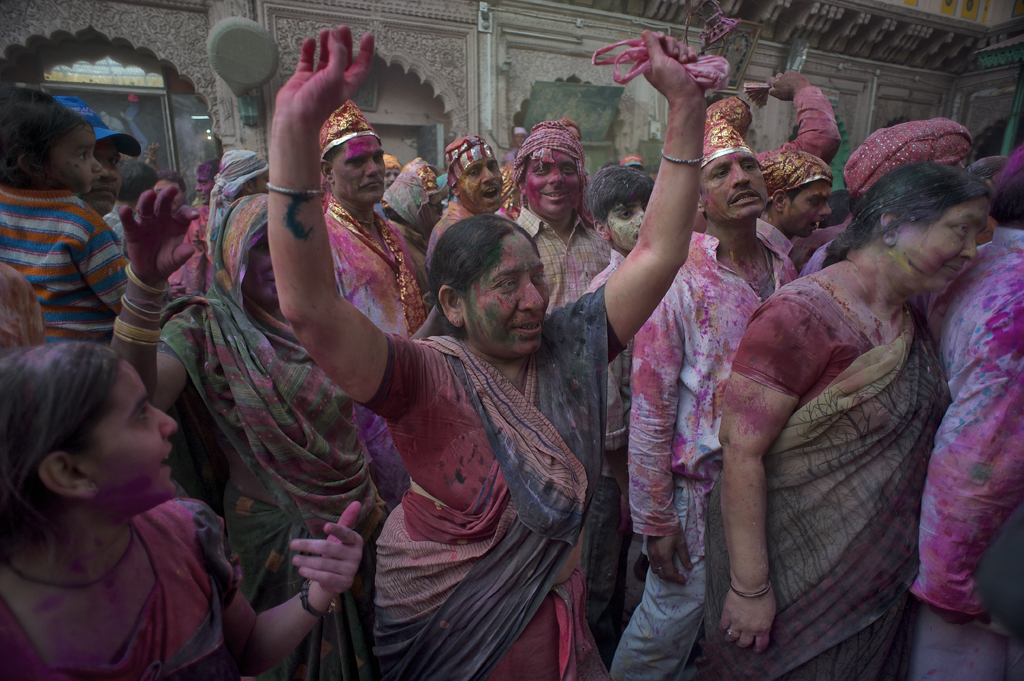 Holi Trans Dancer