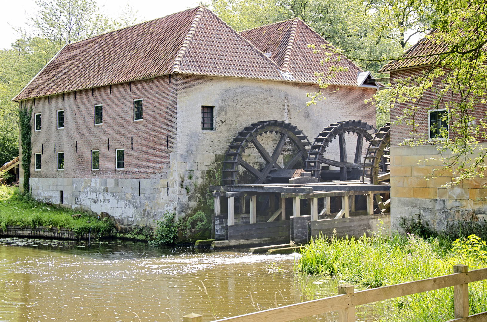 Holländische Wassermühle Singraven Watermolen, ein beliebter Ausflugsort in Denekamp