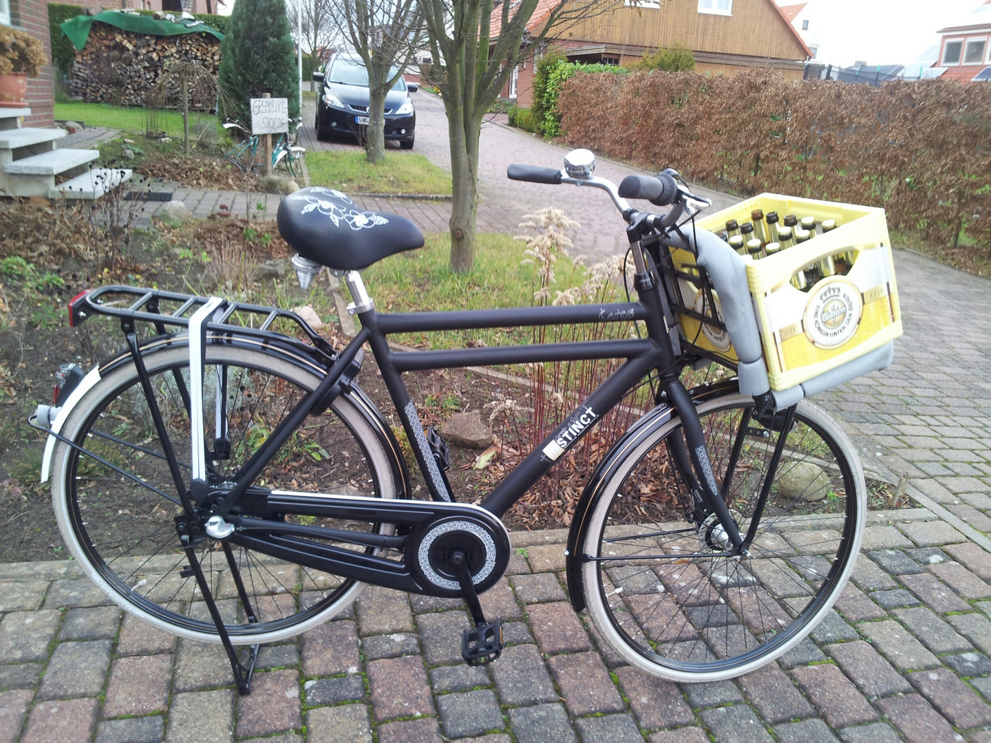 Holländisches Opafiets/ Transportrad bei Greenbike-Shop vor der Tür