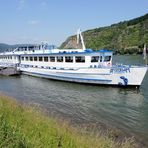 Holländisches Passagierschiff auf dem Rhein bei Andernach