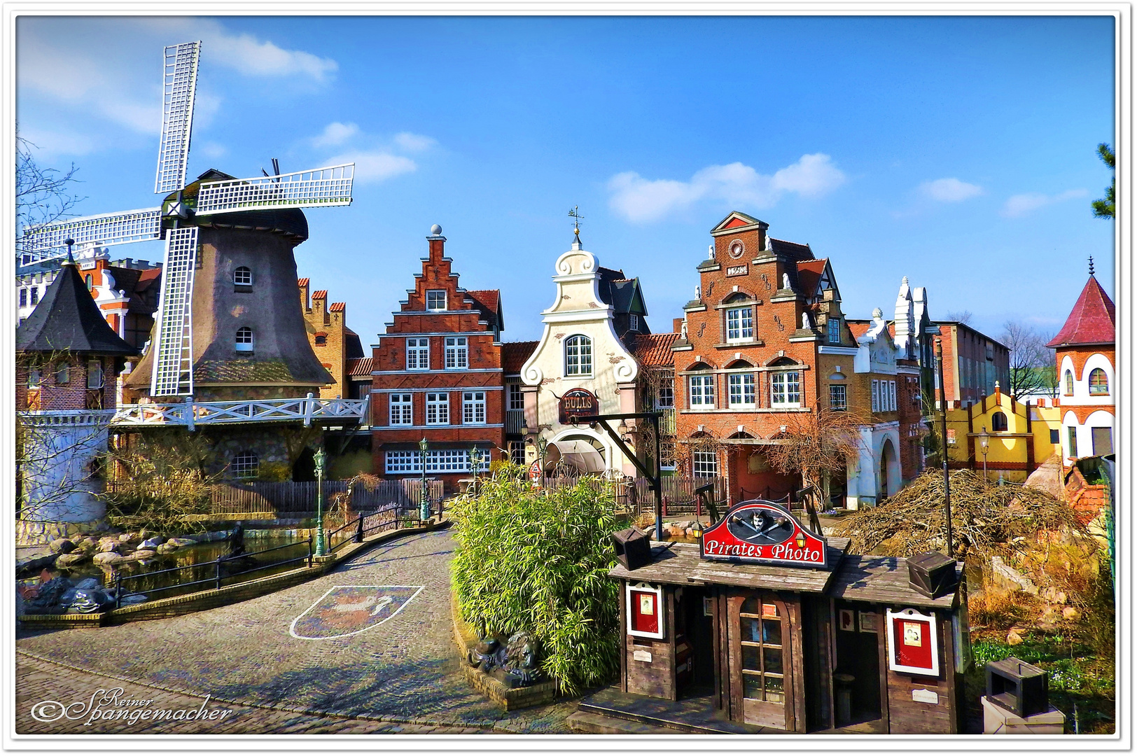 Holland-Dorf im Frühling