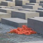 Holocaust-Denkmal mit Farbkleks