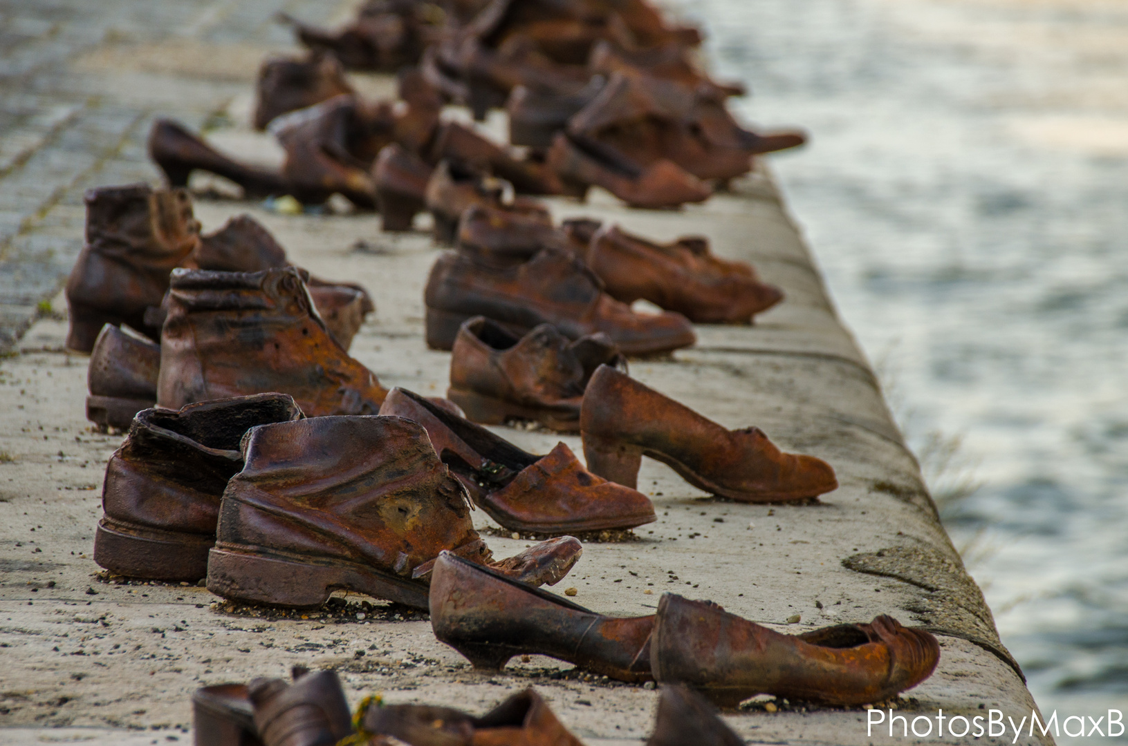 Holocaust Mahnmal Donau