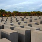 ~ Holocaust-Mahnmal im Herbst ~