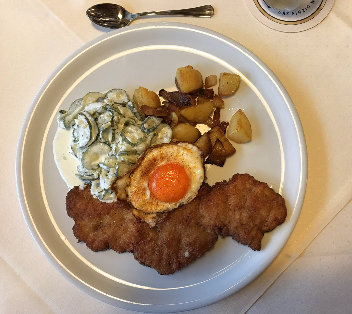 Holsteiner Schnitzel mit Bratkartoffeln