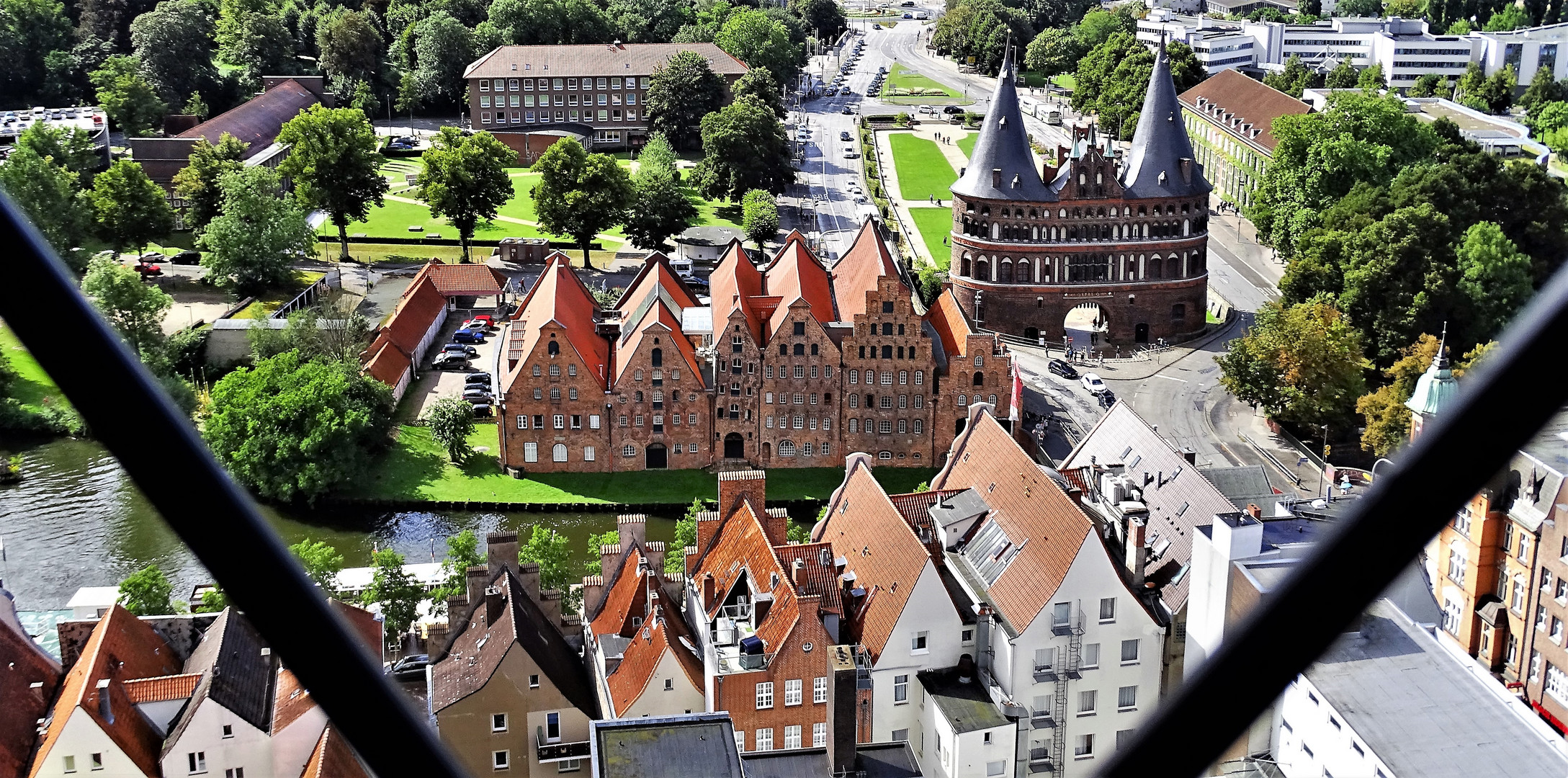 Holsten-Tor von Oben u. Salzspeicher