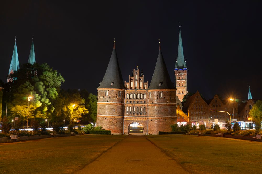 Holstentor Foto & Bild architektur, architektur bei nacht, techniken