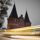 Holstentor bei Nacht