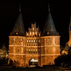 Holstentor bei Nacht