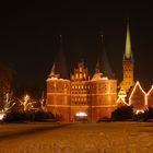 Holstentor im Schnee