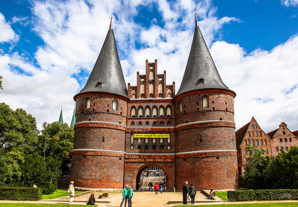 Holstentor im Sonnenschein