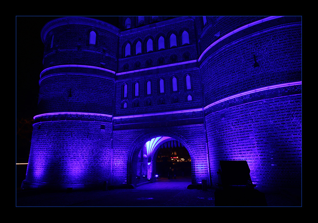 Holstentor in Blau