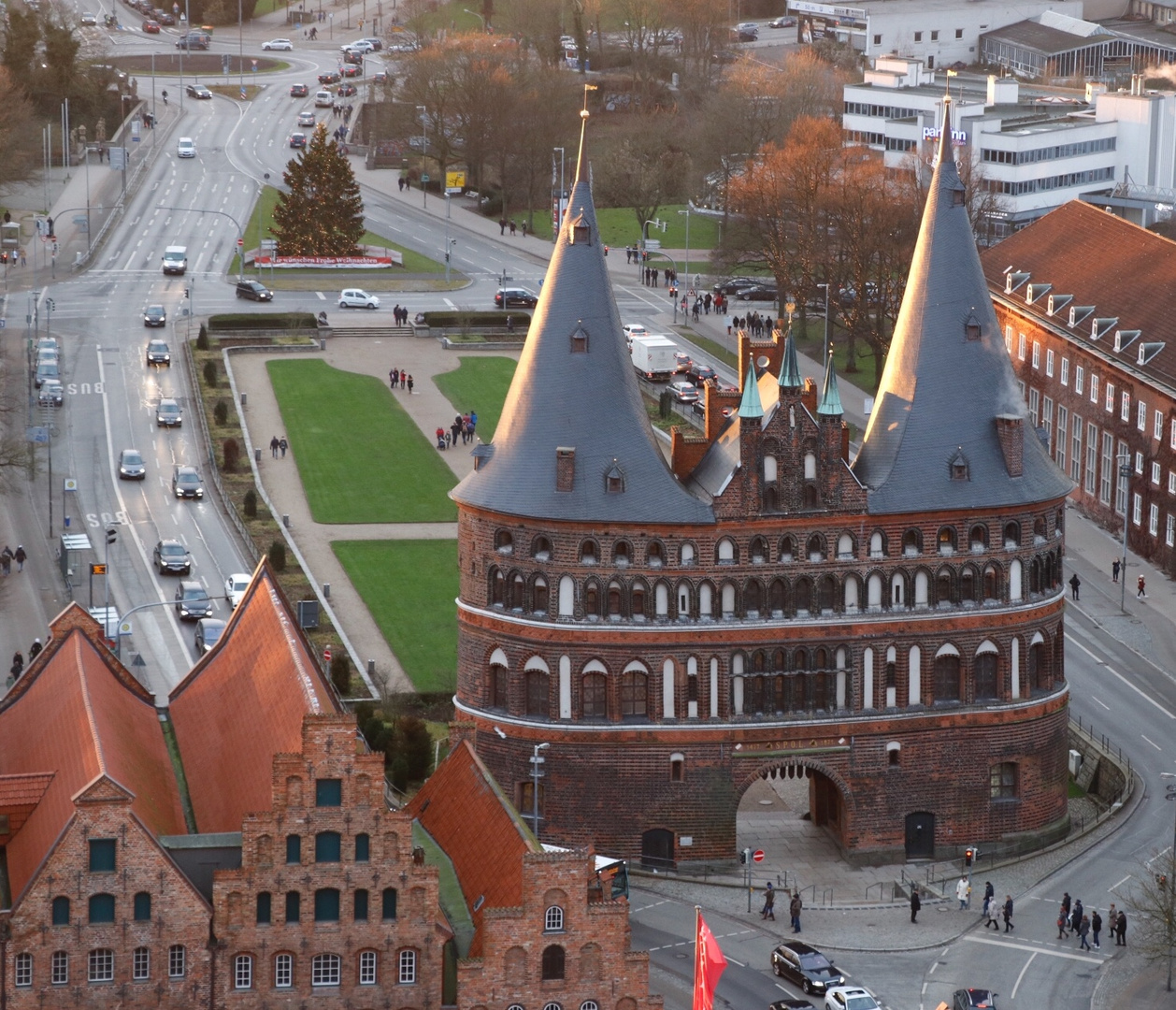 Holstentor in der Abendsonne