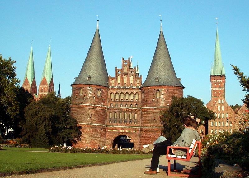 .. Holstentor - Lübeck noch ohne Gerüst