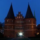 Holstentor (Lübeck) zur blauen Stunde