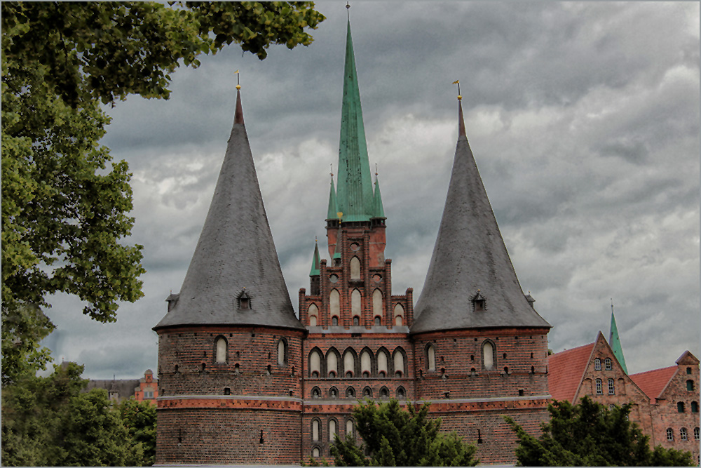 Holstentor mit drei Türmen