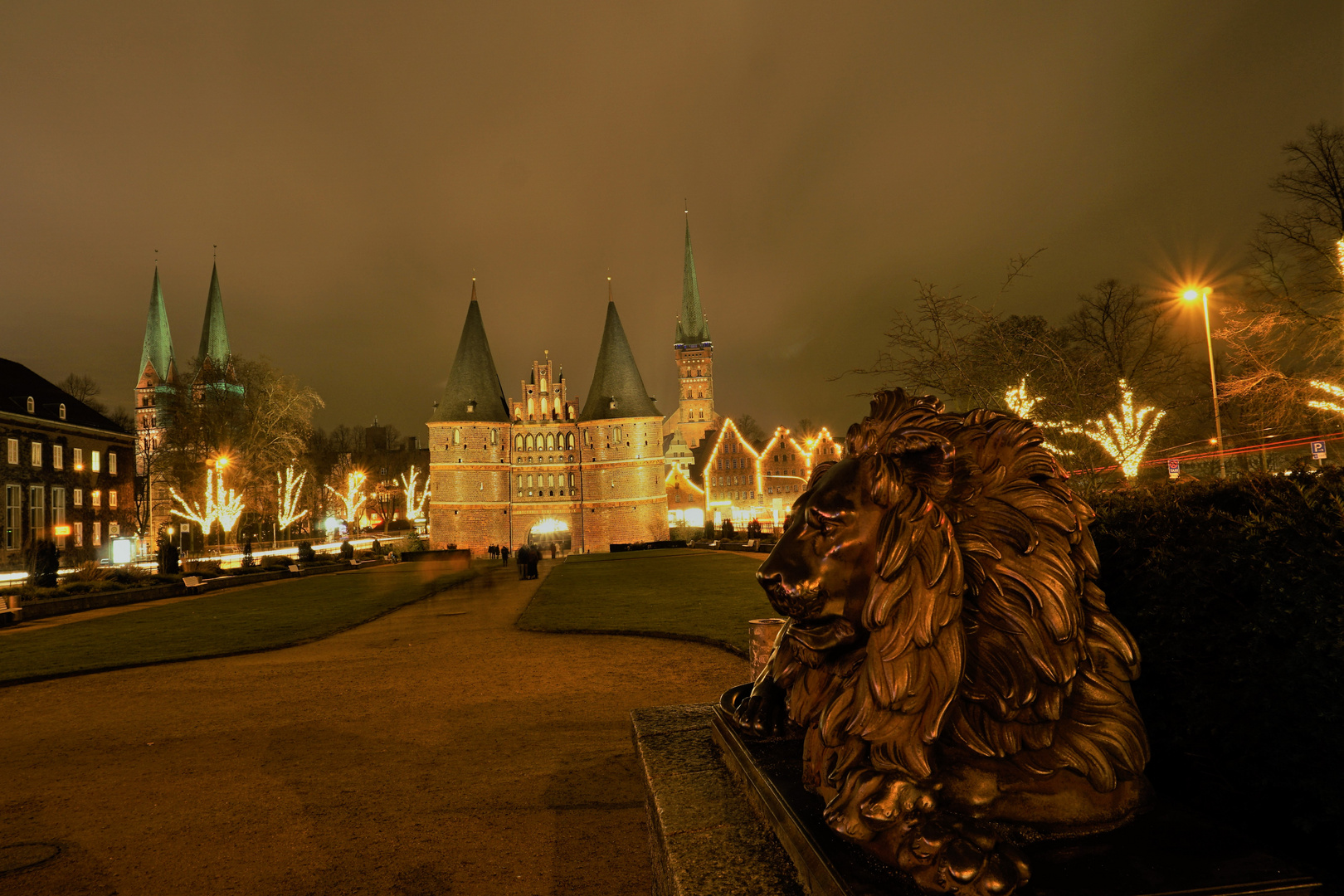 Holstentor mit Wächter