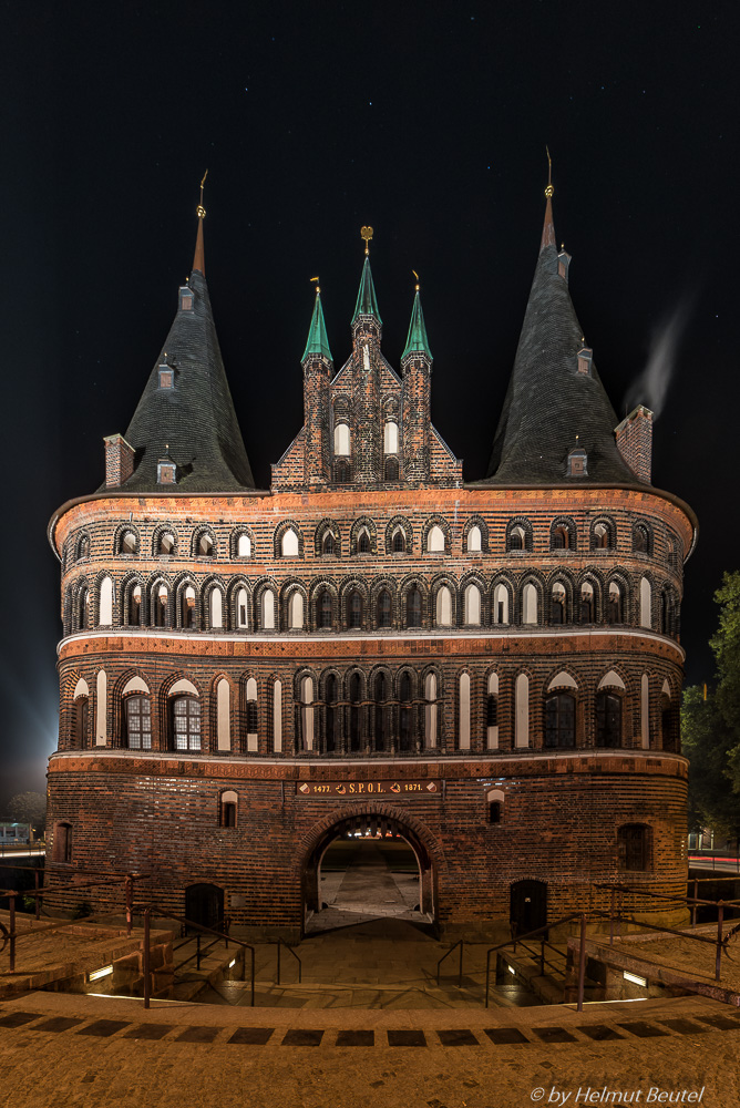 Holstentor @night