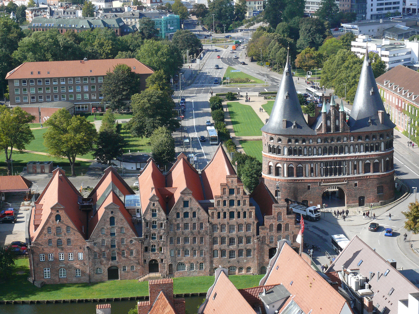 Holstentor u. Salzspeicher