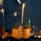 Holstentor unter Beschuss um 0:00 Uhr *Angriff der Killerraketen*