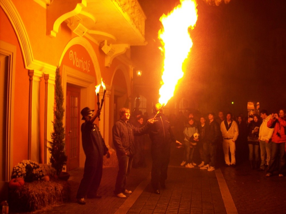 Holt mal jemand Marshmellows und Würstchen...?