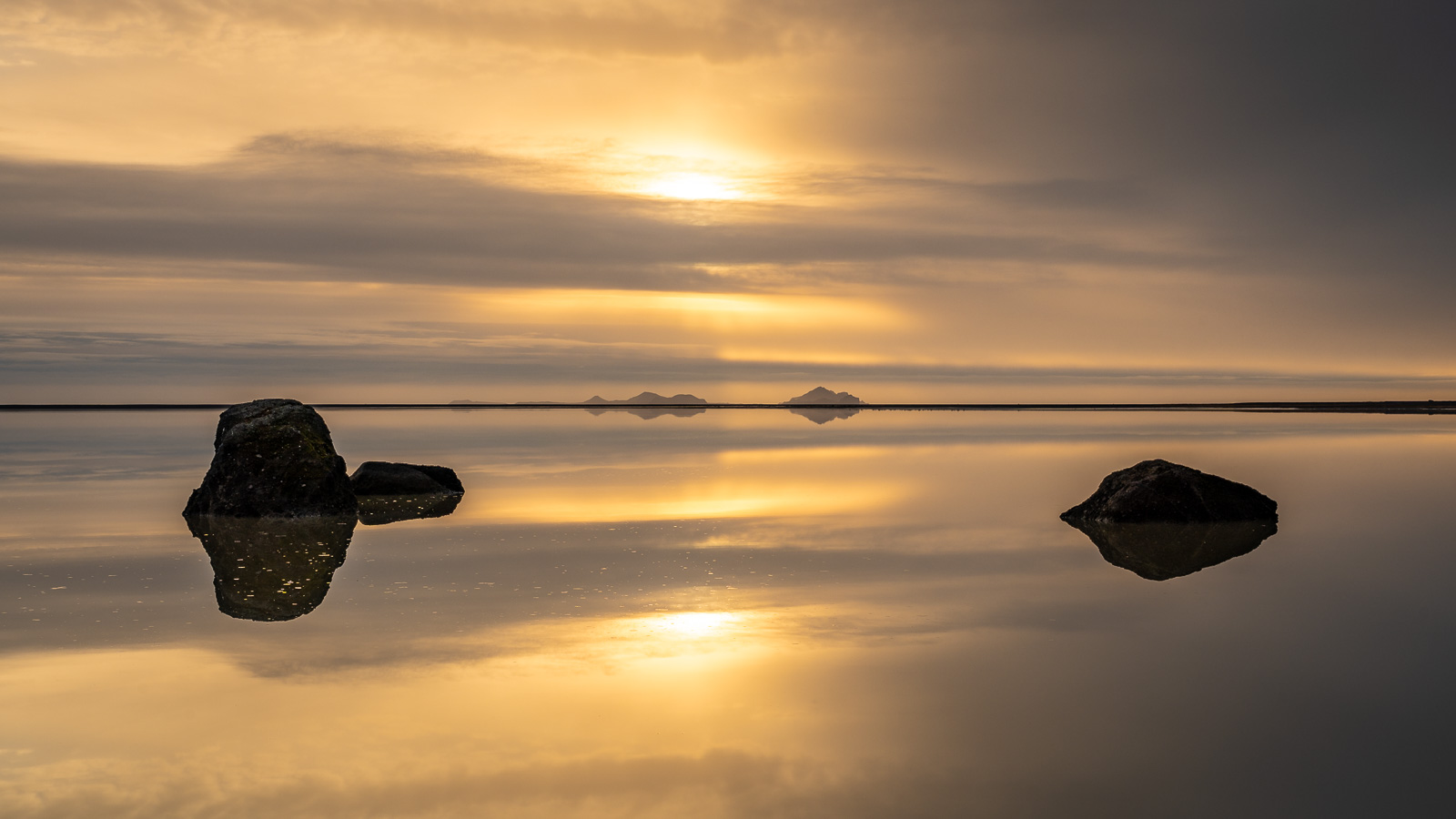 Holtsós Lagoon im goldenen Licht