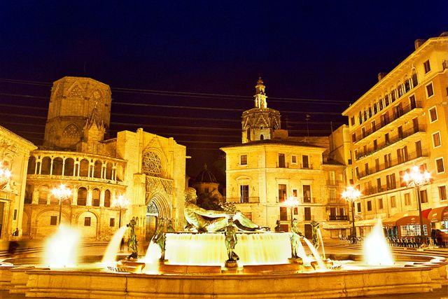 Holy Mary of the abandoned square. Valencia at night