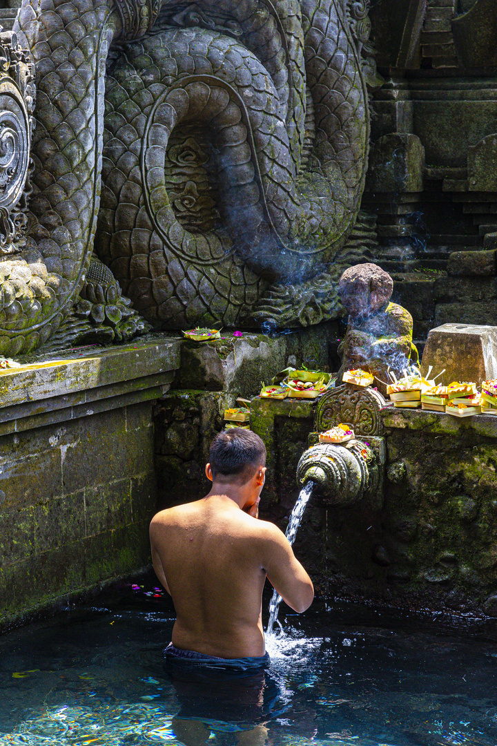 holy spring tirtha empul tampaksiring - bali