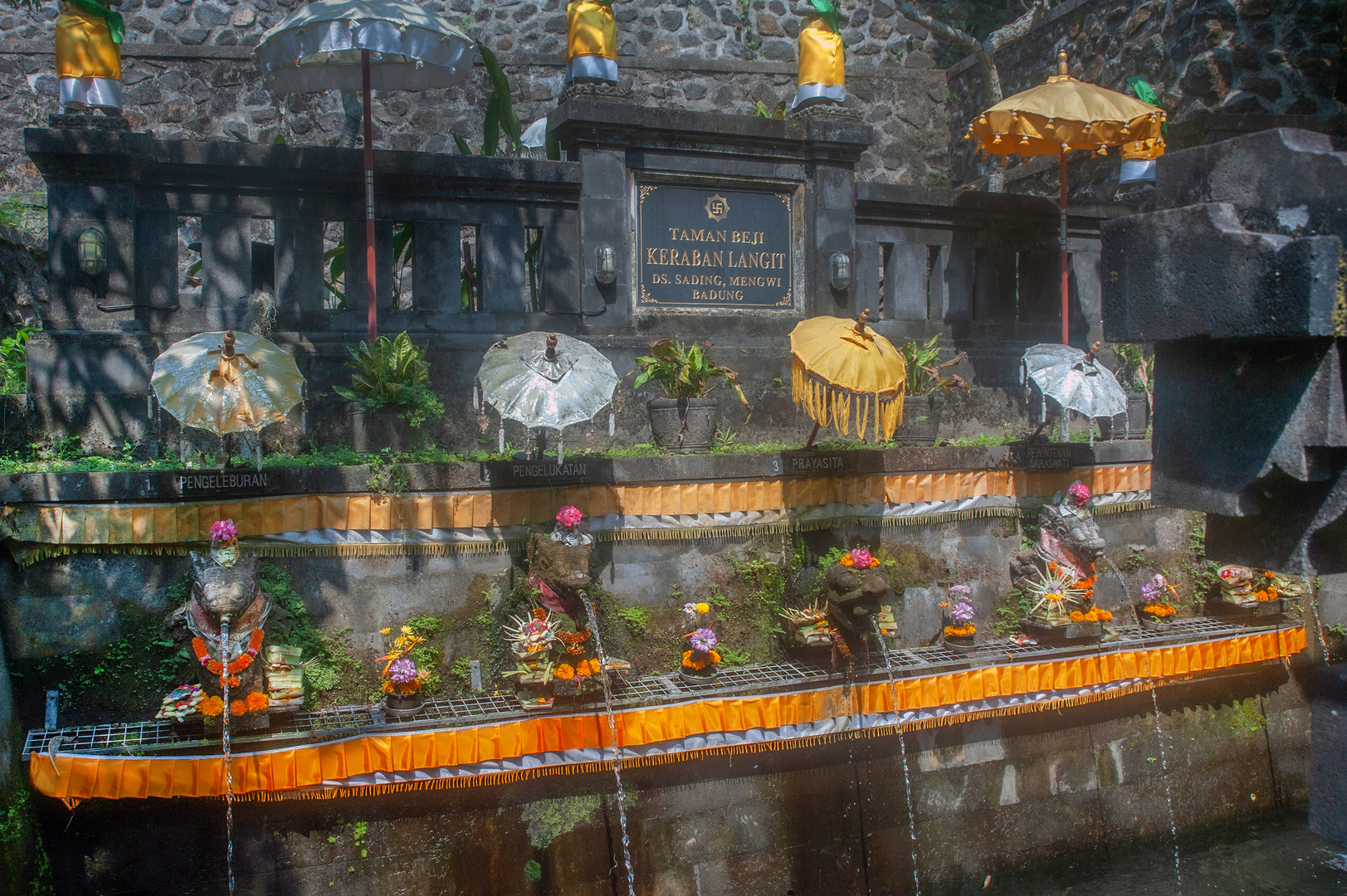 Holy spring water in Pura Kerebanlangit