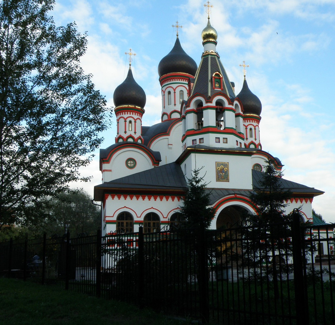 Holy Trinity Church in the Old Cheryomushki.