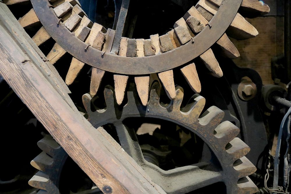 Holz auf Eisen.... Foto & Bild