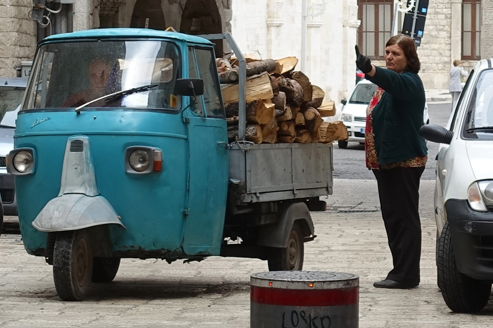 Holz für den Pizzaofen