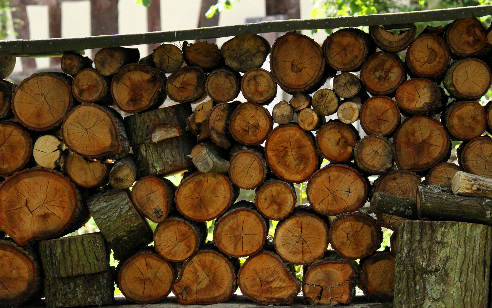 Holz - Stapel - Kunst