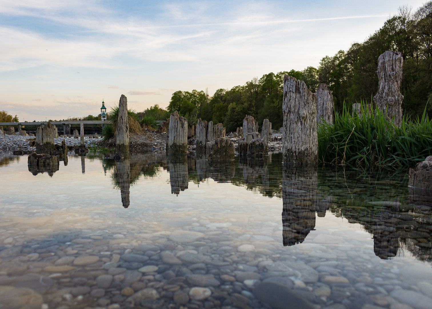 Holz, Steine, Spiegelung 