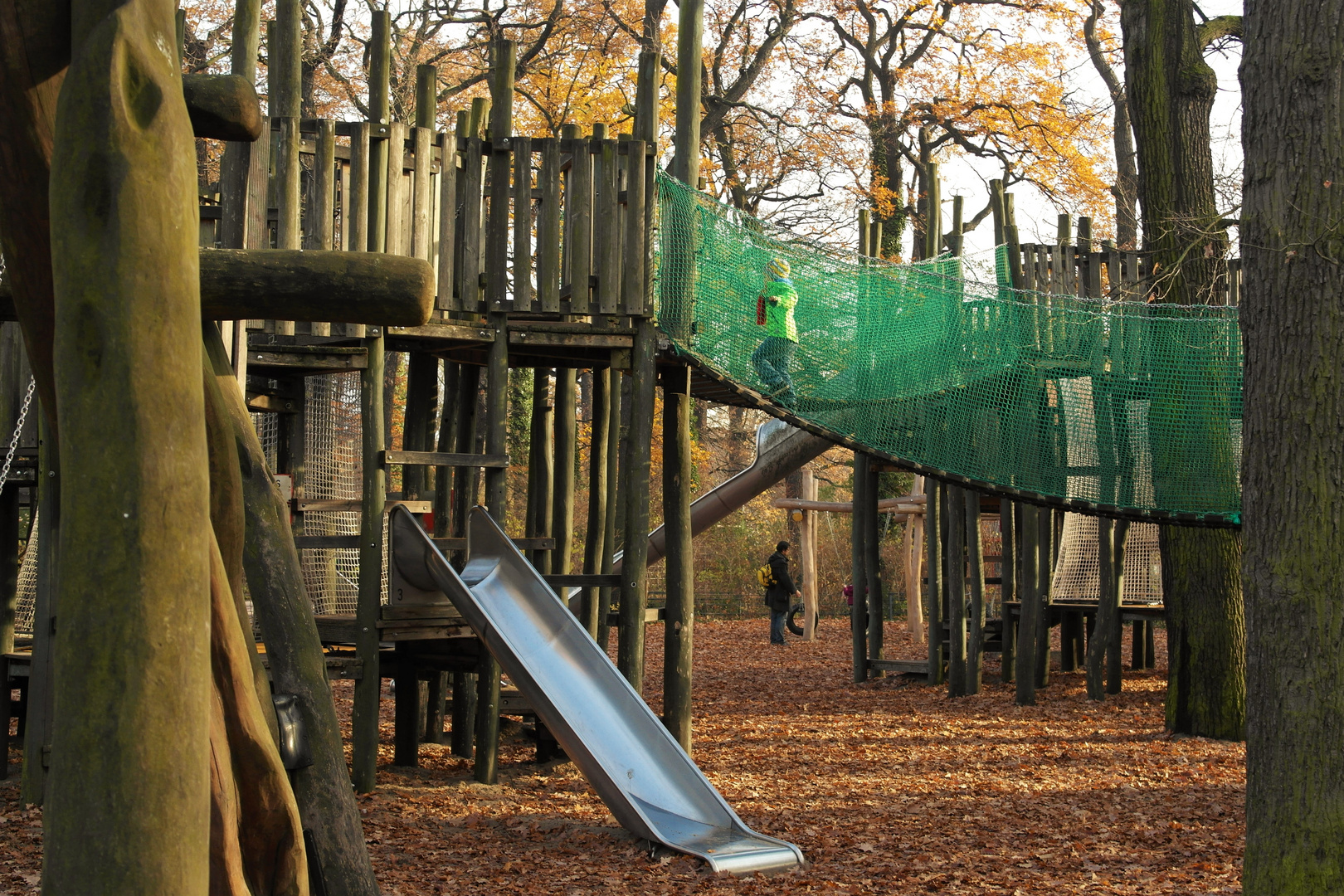 Holz und Herbst  Spielplatz Zoo Berlin