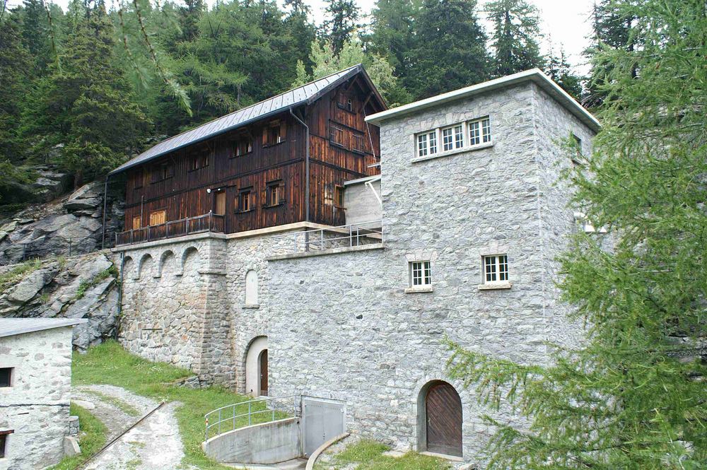 Holz und Stein