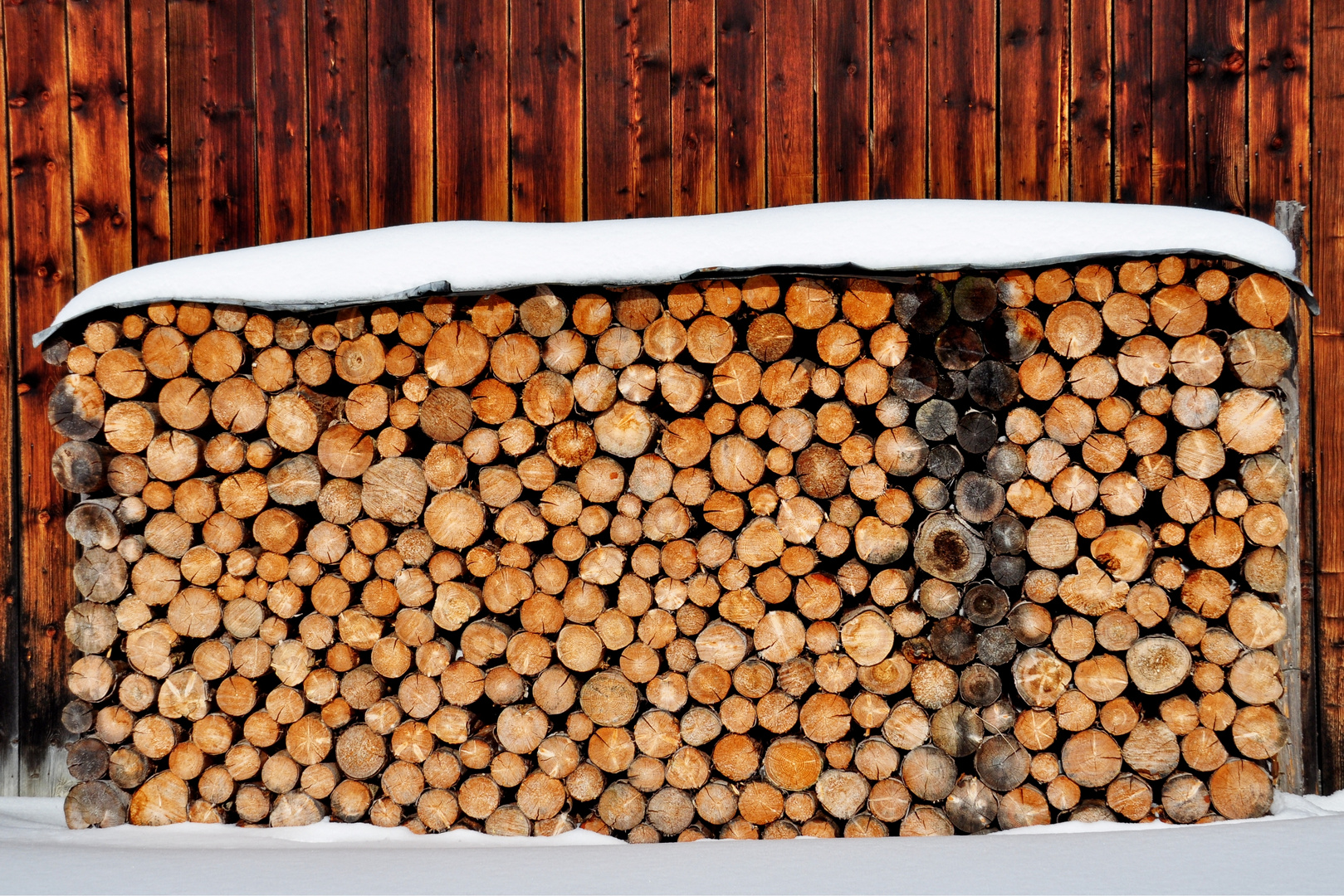 Holz vor der Hütte